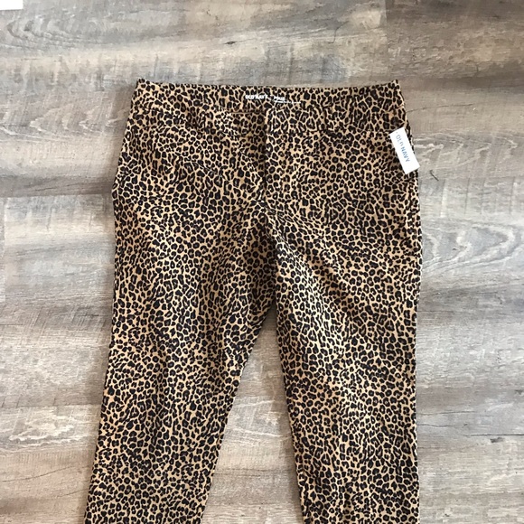 Old Navy Pants - Cheetah Old Navy Pixie Pants